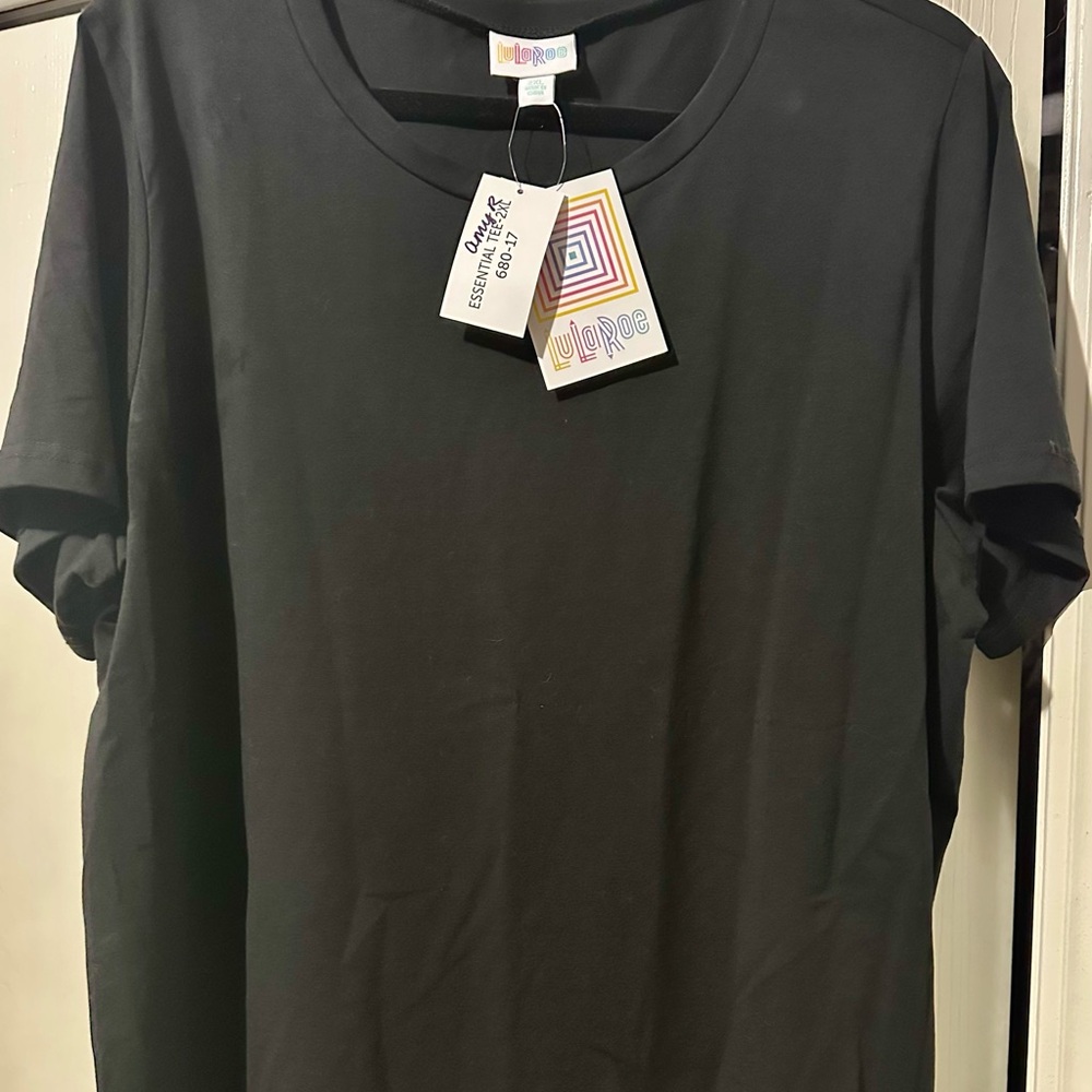 LuLaRoe Classic Black Short Sleeve Tee-2xl